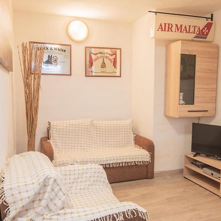 Lija Central Villa Flatlet With Pool - Free Parking And Wifi מראה חיצוני תמונה